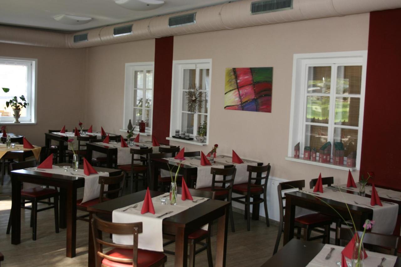 Gasthaus-Pension Schwarzer Graf วินดิชการ์สเทิน ภายนอก รูปภาพ