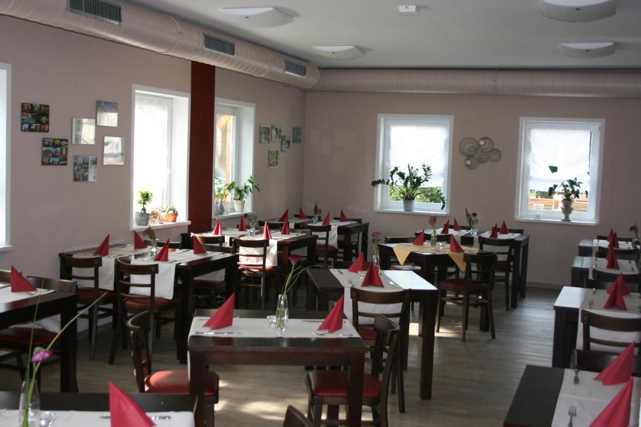Gasthaus-Pension Schwarzer Graf วินดิชการ์สเทิน ภายนอก รูปภาพ
