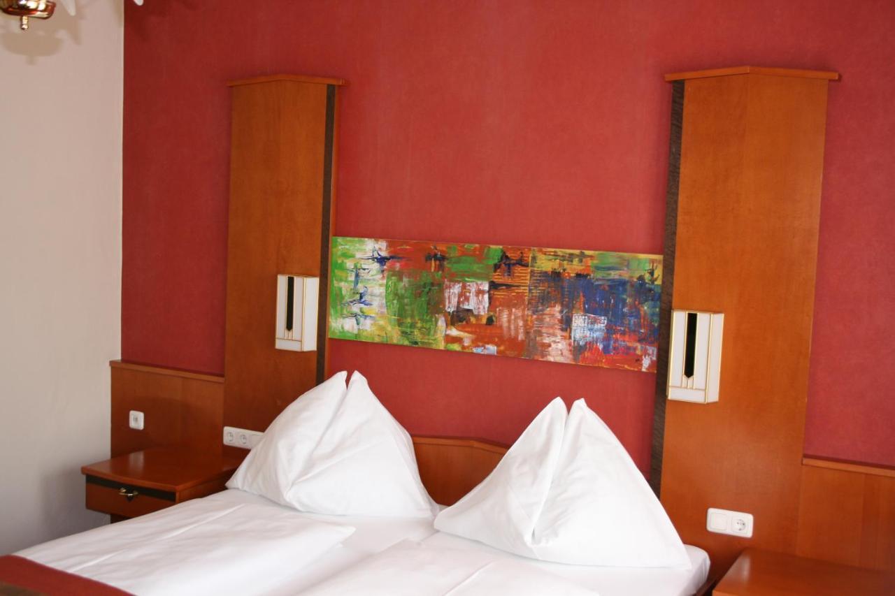 Gasthaus-Pension Schwarzer Graf วินดิชการ์สเทิน ภายนอก รูปภาพ